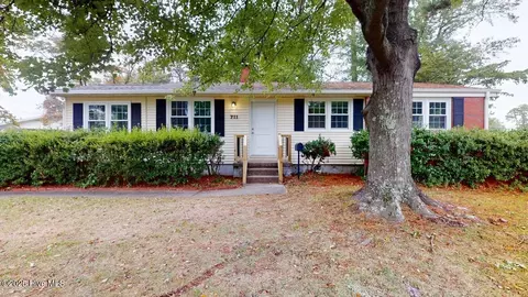 711 Seminole Trl, Jacksonville, NC 28540