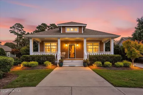 818 Cades Trl, Southport, NC 28461