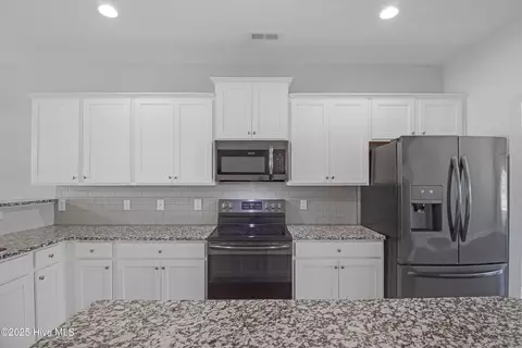 120 Farmstead Pl, Maple Hill, NC 28454 photo 8