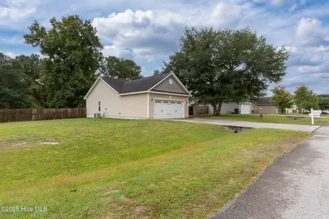 411 Peppermint Dr, Hubert, NC 28539