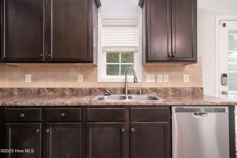 411 Peppermint Dr, Hubert, NC 28539 photo 15