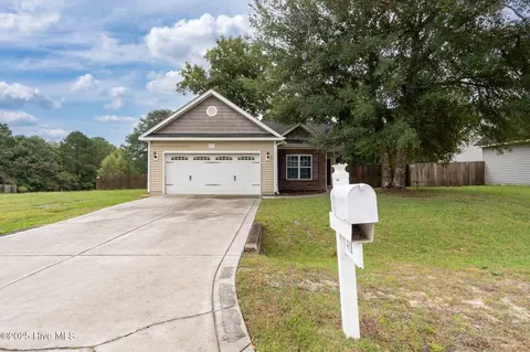 411 Peppermint Dr, Hubert, NC 28539 photo 2