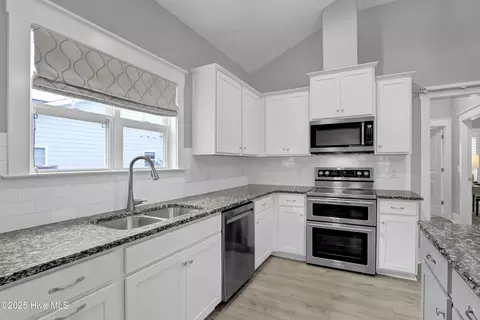 58 Draft Line Ct, Hampstead, NC 28443 photo 9