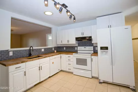 Kitchen - 185 N Peach St, Pinebluff, NC 28373 photo 3 of 3