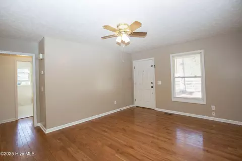 Living - 185 N Peach St, Pinebluff, NC 28373 photo 3 of 5