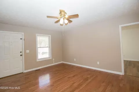 Living - 185 N Peach St, Pinebluff, NC 28373 photo 4 of 5