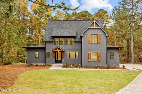 173 Grace Ct, West End, NC 27376