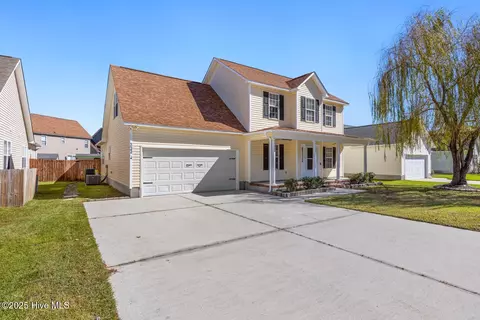 322 Providence Dr, Jacksonville, NC 28546