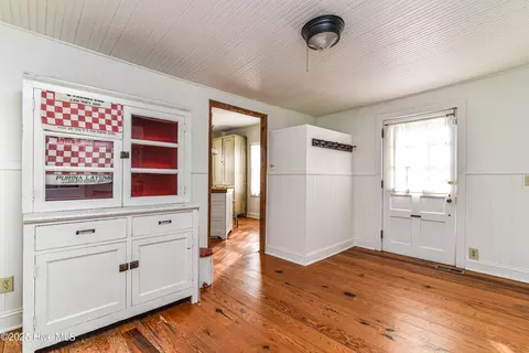 Entry Way - 625 W Main St, Murfreesboro, NC 27855 photo 6 of 7