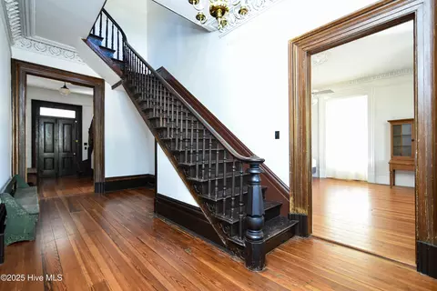 Entry Way - 625 W Main St, Murfreesboro, NC 27855 photo 2 of 7