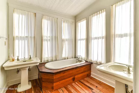 Bath - 625 W Main St, Murfreesboro, NC 27855 photo 2 of 3