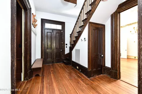 Entry Way - 625 W Main St, Murfreesboro, NC 27855 photo 4 of 7