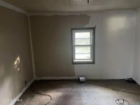 409 Oak St, Williamston, NC 27892 photo 5