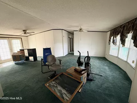 Living - 90 Alexander Ln, Clinton, NC 28328 photo 2 of 2