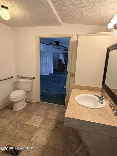Bath - 90 Alexander Ln, Clinton, NC 28328 photo 3 of 5