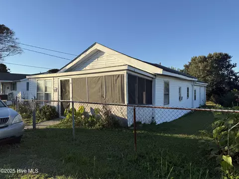 1008 Avery St, Morehead City, NC 28557