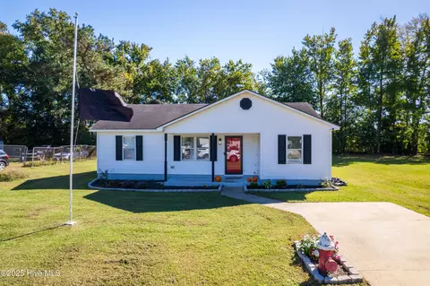 810 Briarwood Rd, Elizabeth City, NC 27909