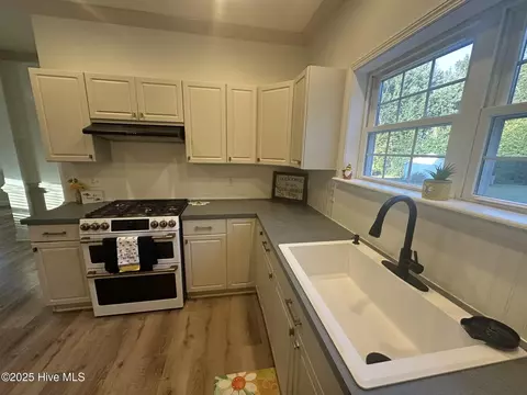 Kitchen - 5735 Fire Dept Rd, Williamston, NC 27892 photo 2 of 6