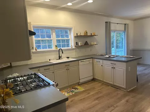 Kitchen - 5735 Fire Dept Rd, Williamston, NC 27892 photo 5 of 6