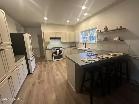 Kitchen - 5735 Fire Dept Rd, Williamston, NC 27892 photo 4 of 6