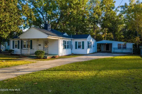 202 Westminister Dr, Jacksonville, NC 28540