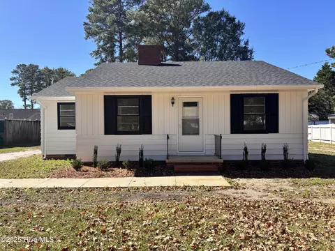 401 Vann Dr, Clinton, NC 28328