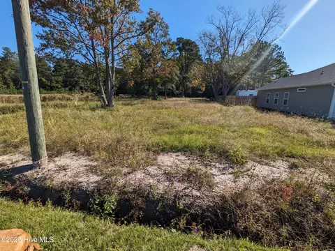 933 Hickman Rd, Tabor City, NC 28463