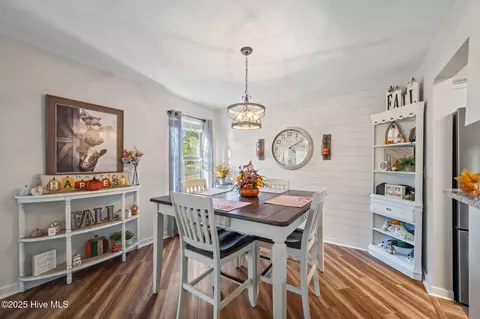 Dining - 724 Azalea Dr #439, Hampstead, NC 28443 photo 2 of 2