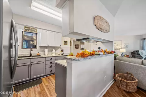 Kitchen - 724 Azalea Dr #439, Hampstead, NC 28443 photo 1 of 5