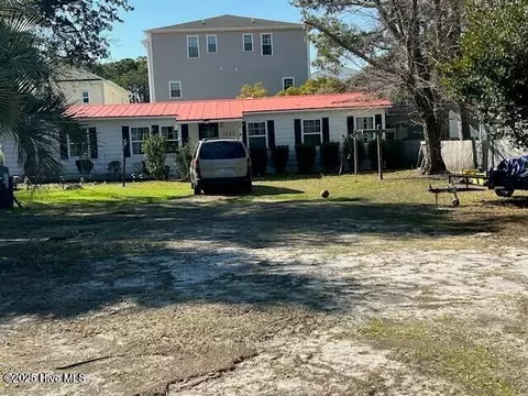 1722 Bonito Ln, Kure Beach, NC 28449