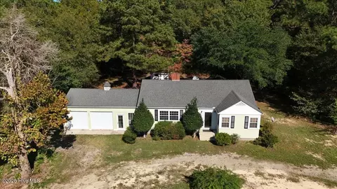 8696 Aberdeen Rd, Aberdeen, NC 28315