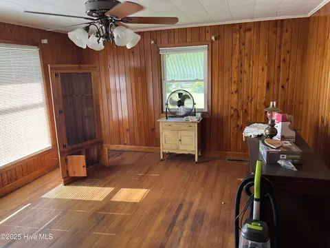 Living - 309 Mcdaniel Dr, Beaufort, NC 28516 photo 1 of 2