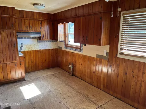 Kitchen - 309 Mcdaniel Dr, Beaufort, NC 28516 photo 1 of 1