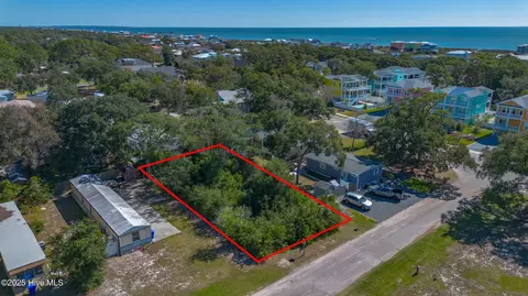 102 NE 66th St, Oak Island, NC 28465