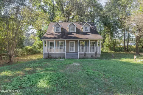 353 Potters Hill Rd, Richlands, NC 28574
