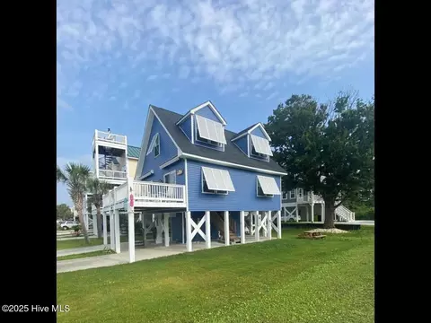 400 Tennessee Ave, Carolina Beach, NC 28428