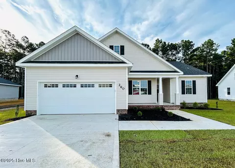 813 Hidden Bridge Dr, Jacksonville, NC 28546