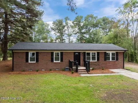 1973 King Dr, Greenville, NC 27834
