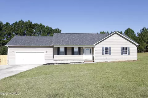135 Annie Rd, Richlands, NC 28574