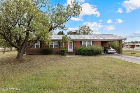 5824 Wayne Memorial Dr NE, Pikeville, NC 27863