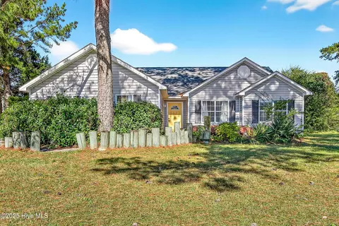 500 Dion Dr, Hubert, NC 28539