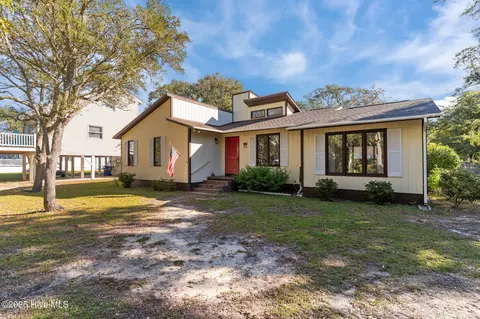 112 SE 78th St, Oak Island, NC 28465