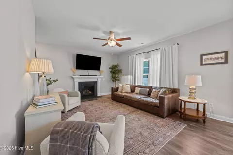 Living - 120 Persimmon Dr, New Bern, NC 28562 photo 1 of 3