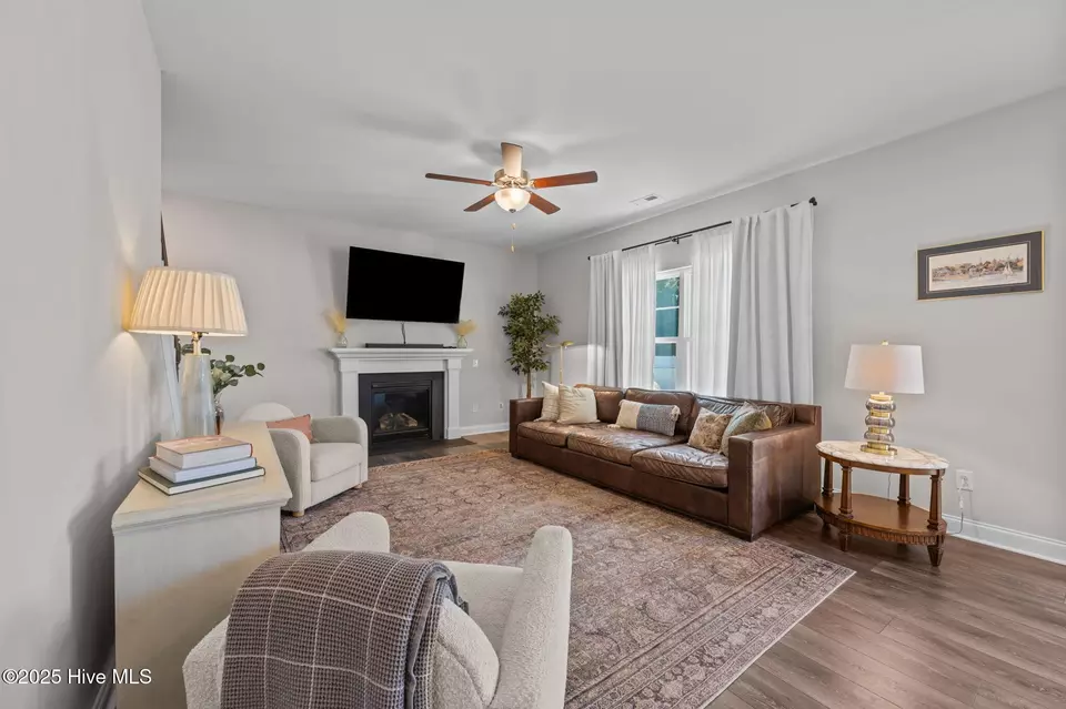 Living - 120 Persimmon Dr, New Bern, NC 28562 photo 1 of 3