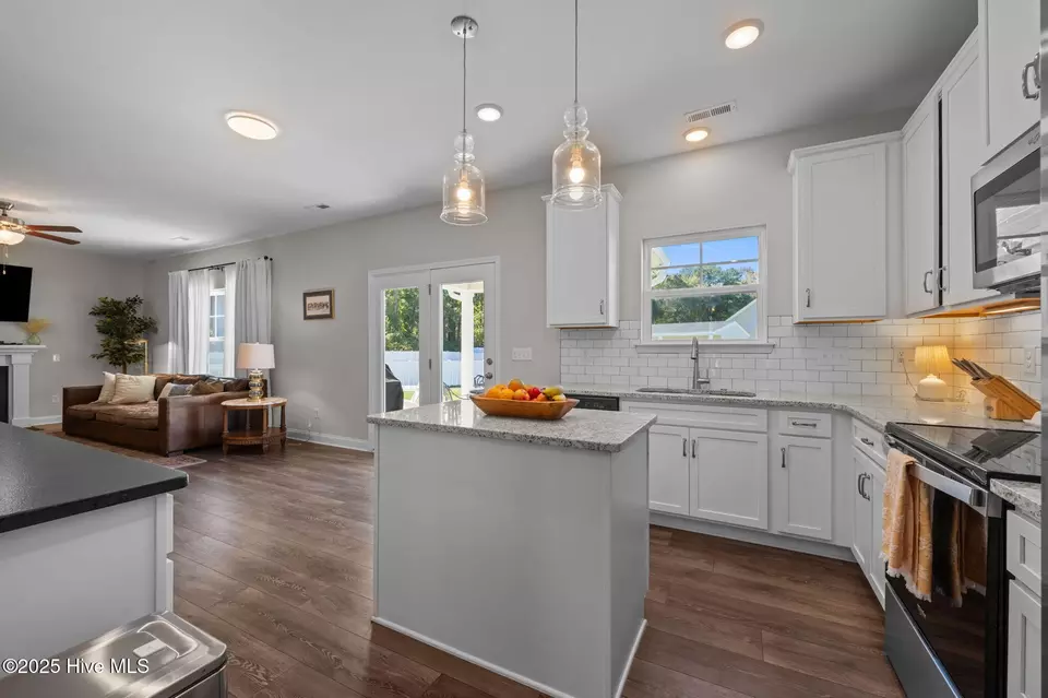 Kitchen - 120 Persimmon Dr, New Bern, NC 28562 photo 4 of 4