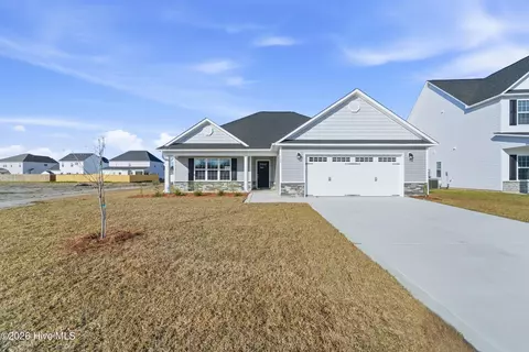 720 Regiment Rd, Jacksonville, NC 28546