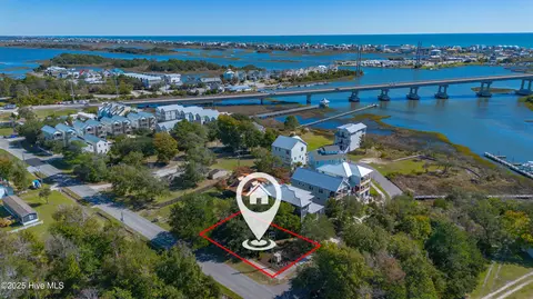 1 Diamond Point Ct, Surf City, NC 28445