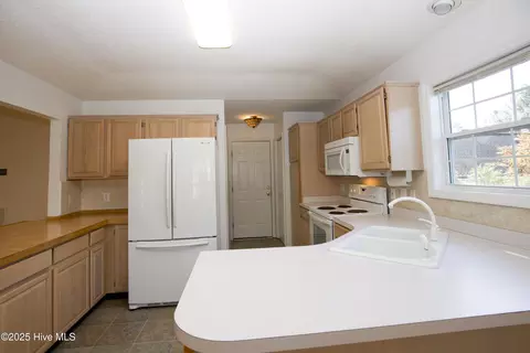 Kitchen - 1 Georgia Ct, Pinehurst, NC 28374 photo 3 of 4