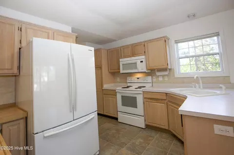 Kitchen - 1 Georgia Ct, Pinehurst, NC 28374 photo 2 of 4
