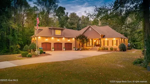 3860 Dixie Ridge Ln, Grimesland, NC 27837